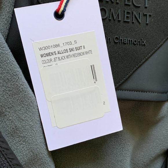 NWT Perfect moment Allos hooded striped ski suit in jet black/red/snow white - Picture 6 of 13